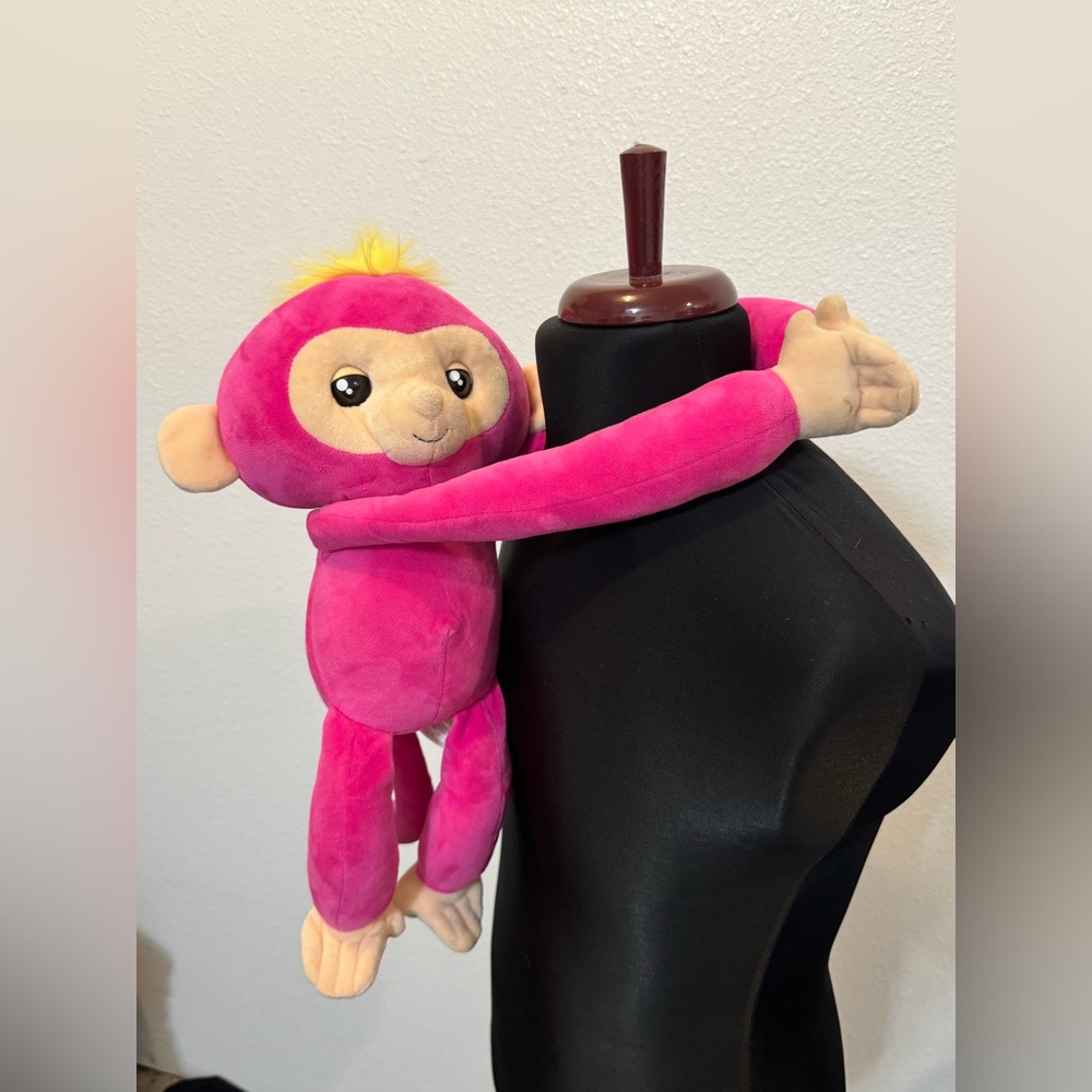 WowWee Fingerlings Pink Plush Monkey Toy‎ Bella Interactive Model #3530